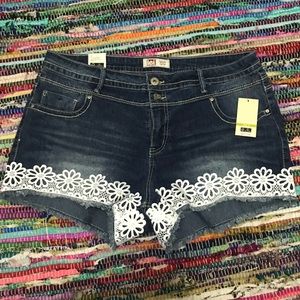 Juniors size 17 NEW denim shorts lace flow…